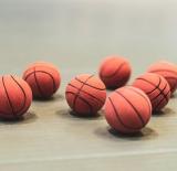 Kosárlabda rájátszás: előnyben a favoritok